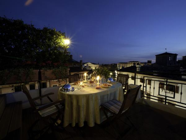 Hotel Bologna ***S : photo 8 de la chambre suite - terrasse et bain à remous