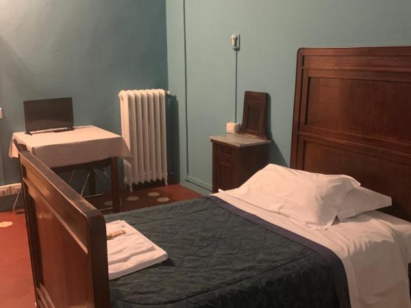 Leon doro : photo 2 de la chambre chambre simple avec salle de bains privative