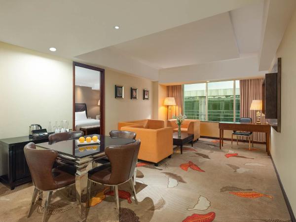 The Alana Yogyakarta Hotel and Convention Center : photo 1 de la chambre suite exécutive