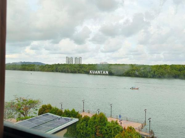 The Riverbank Hotel By MRVJ Business : photo 8 de la chambre suite familiale