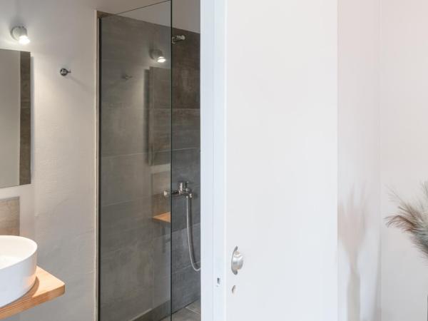 Circle Inn : photo 5 de la chambre chambre quadruple avec balcon (cocoon)