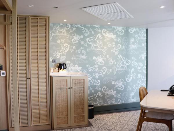 The Quarter Chaophraya by UHG : photo 5 de la chambre hébergement supérieur avec lit king-size s et balcon - vue sur rivière