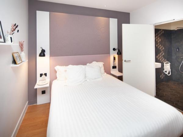 Hôtel Vendome Saint-Germain : photo 2 de la chambre chambre lit king-size avec douche accessible en fauteuil roulant - adaptée aux personnes à mobilité réduite