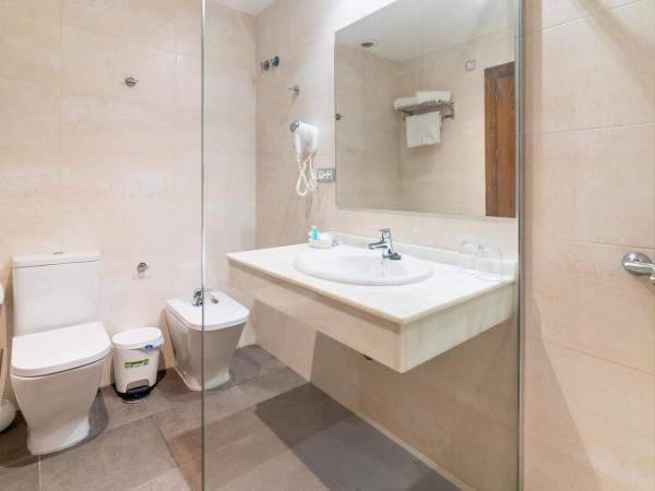 Hotel Riad Arruzafa : photo 4 de la chambre chambre triple Économique avec parking