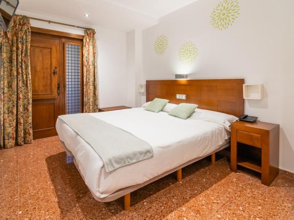 Hotel Riad Arruzafa : photo 1 de la chambre chambre double - rez-de-chaussée - vue sur parking