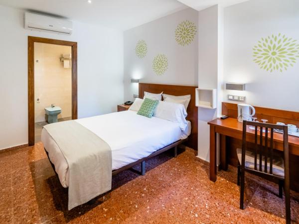 Hotel Riad Arruzafa : photo 2 de la chambre chambre double - rez-de-chaussée - vue sur parking