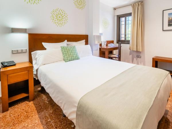 Hotel Riad Arruzafa : photo 3 de la chambre chambre double - rez-de-chaussée - vue sur parking