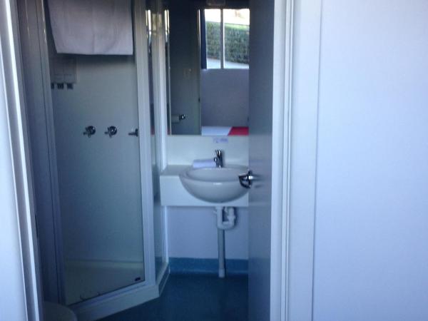 Waterfront Lodge Motel : photo 7 de la chambre petite chambre double