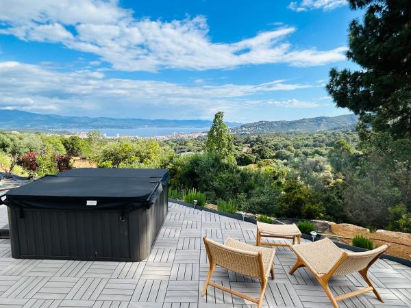 CASA LC chambre2 vue Mer Jacuzzi : photo 8 de la chambre chambre double - vue sur mer