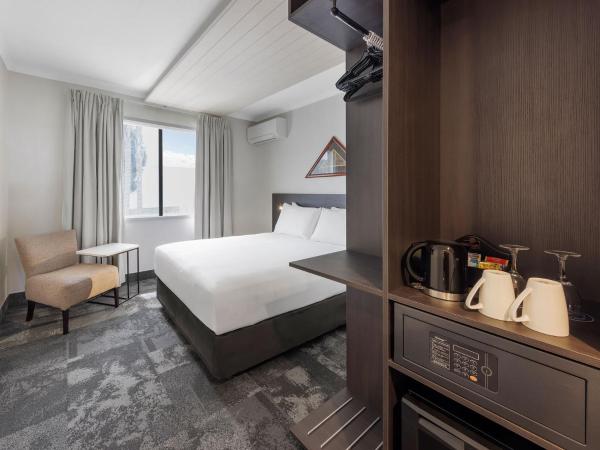 JetPark Auckland Airport Hotel : photo 3 de la chambre chambre lit queen-size