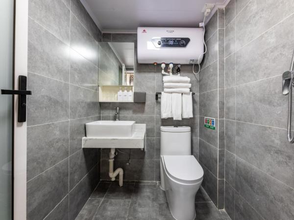 Happy Dragon Hotel - close to Forbidden City&Wangfujing Street&free coffee &English speaking,Newly renovated with tour service : photo 4 de la chambre chambre lits jumeaux