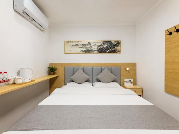 Happy Dragon Hotel - close to Forbidden City&Wangfujing Street&free coffee &English speaking,Newly renovated with tour service : photo 3 de la chambre chambre double