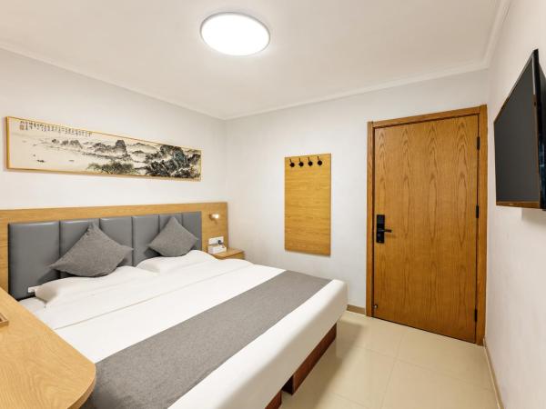 Happy Dragon Hotel - close to Forbidden City&Wangfujing Street&free coffee &English speaking,Newly renovated with tour service : photo 2 de la chambre chambre double