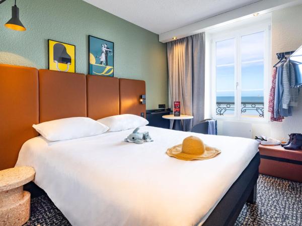 ibis Saint Malo Plage : photo 1 de la chambre chambre double standard - vue sur mer