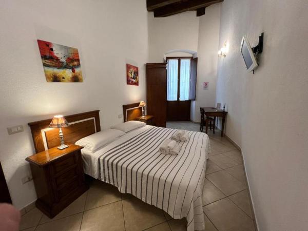 L'Antica Torre Caralis Holiday : photo 10 de la chambre grande chambre double 