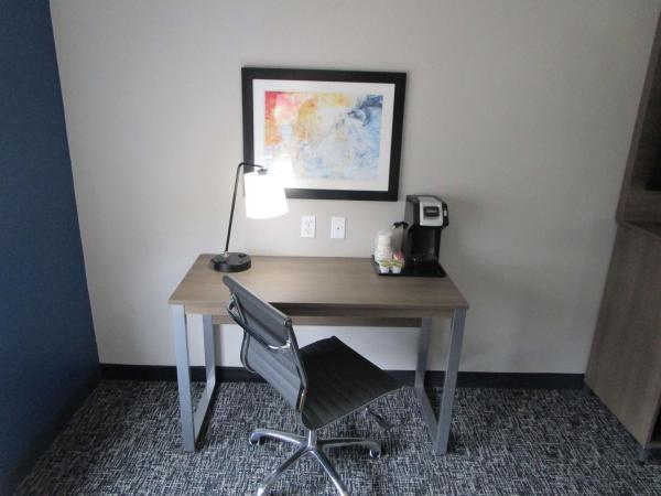 Best Western Plus Oklahoma City Northwest Inn & Suites : photo 2 de la chambre chambre avec 2 lits queen-size et canapé-lit - non-fumeurs