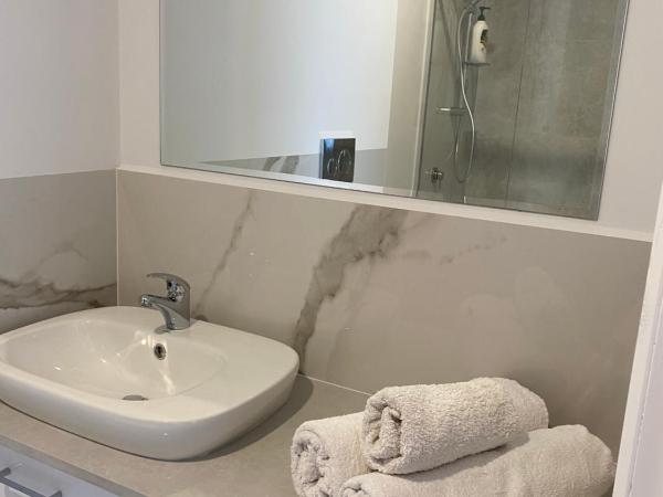 Guest ensuite 7 minutes from airport : photo 7 de la chambre chambre double