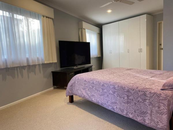 Guest ensuite 7 minutes from airport : photo 8 de la chambre chambre double