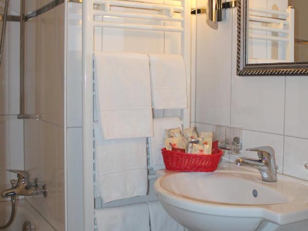 Hotel Weisses Kreuz : photo 7 de la chambre chambre lits jumeaux