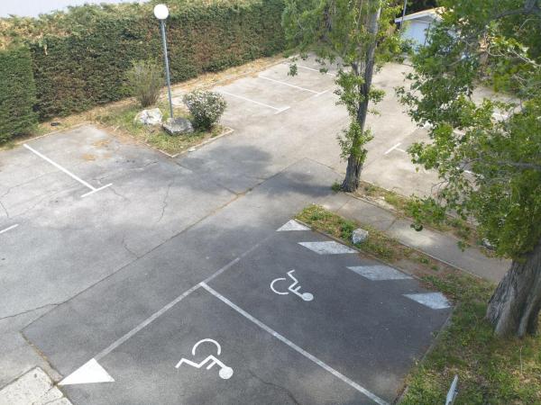 Noemys ARLES : photo 5 de la chambre chambre double - accessible aux personnes à mobilité réduite 