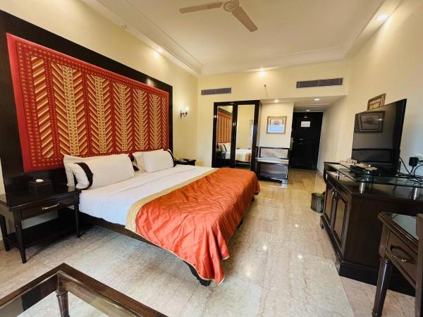 The Lalit Laxmi Vilas Palace : photo 3 de la chambre deluxe double room with lake view- enjoy 10% discount f&b,spa & laundry