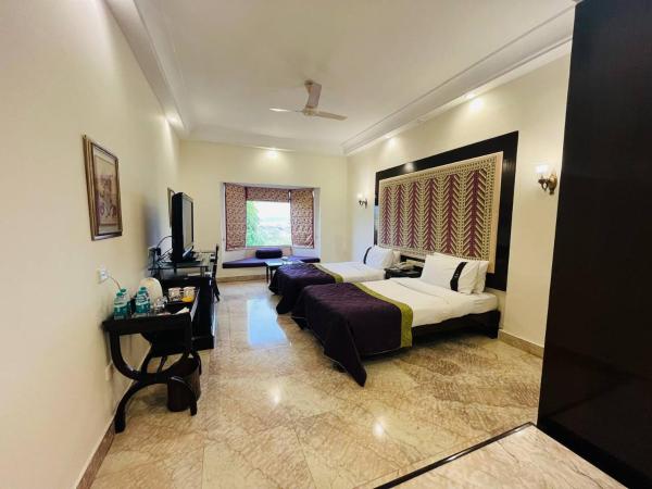 The Lalit Laxmi Vilas Palace : photo 5 de la chambre deluxe twin room with valley view - enjoy 10% discount f&b,spa & laundry
