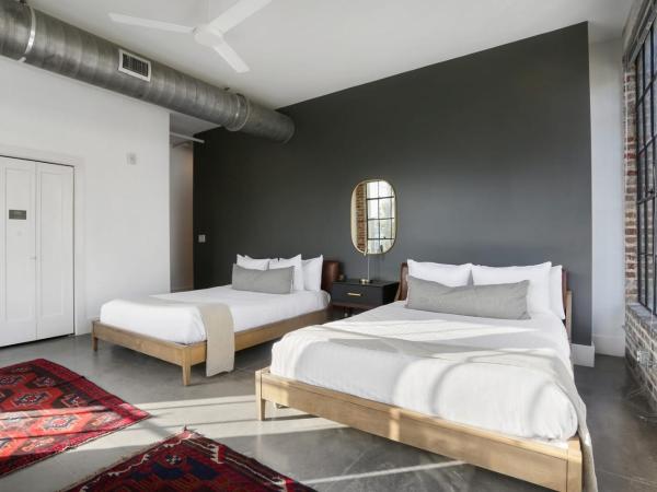 Roami at Motorworks : photo 6 de la chambre appartement adjacent avec 5 chambres et 4 salles de bains