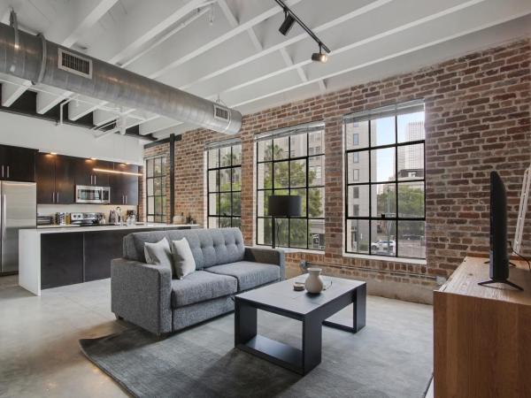 Roami at Motorworks : photo 9 de la chambre appartement adjacent avec 5 chambres et 4 salles de bains