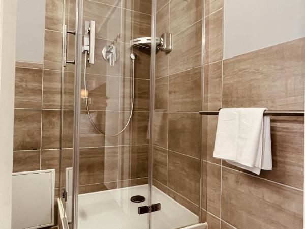 Apartment Glinde : photo 6 de la chambre chambre quadruple avec balcon