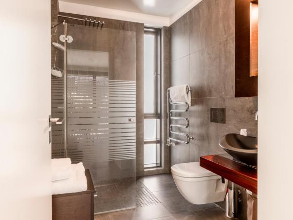 Black Pearl Apartment Hotel : photo 5 de la chambre suite 2 chambres avec balcon