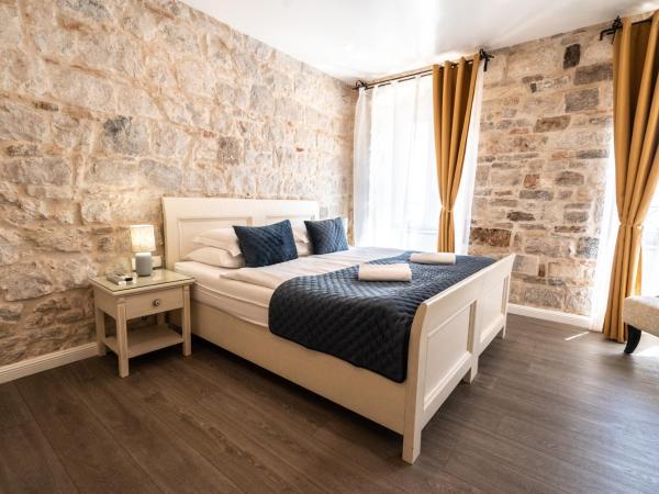 Luxury Rooms Lucija and Luka : photo 2 de la chambre chambre double ou lits jumeaux de luxe - vue sur vieille ville - narodni trg 9