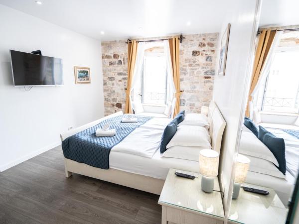 Luxury Rooms Lucija and Luka : photo 3 de la chambre chambre double ou lits jumeaux supérieure - vue sur vieille ville - narodni trg 9