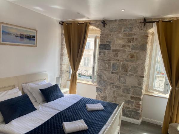 Luxury Rooms Lucija and Luka : photo 3 de la chambre chambre double ou lits jumeaux deluxe - vue sur vieille ville - narodni trg 9