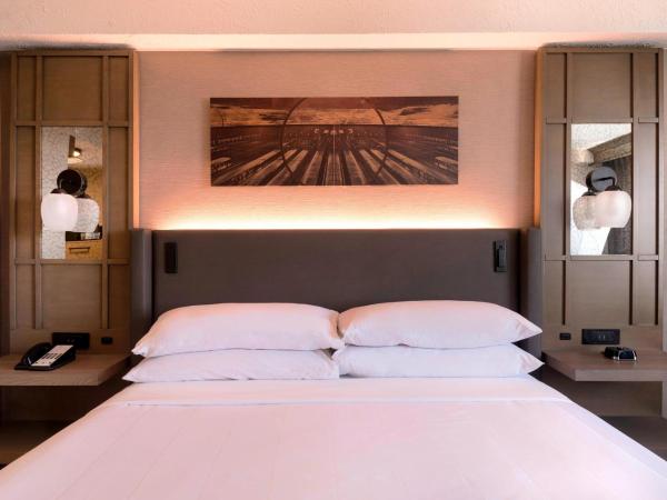 Atlanta Marriott Northeast/Emory Area : photo 1 de la chambre chambre avec lit queen-size