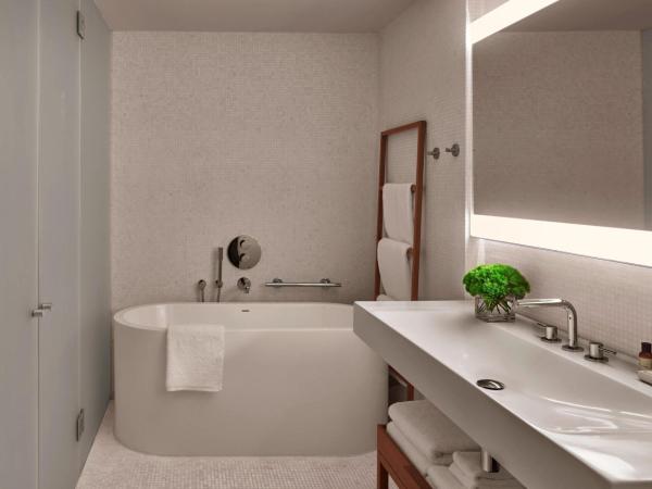 The London EDITION : photo 7 de la chambre loft 1 lit king-size