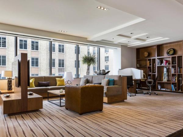 JW Marriott Houston Downtown : photo 7 de la chambre chambre king - niveau concierge