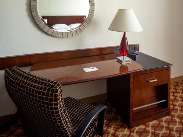 Indianapolis Marriott East : photo 3 de la chambre chambre lit king-size