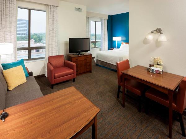 Residence Inn Houston West Energy Corridor : photo 1 de la chambre studio lit queen-size avec canapé-lit