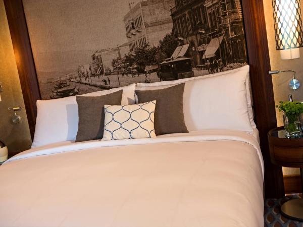 Renaissance Izmir Hotel : photo 2 de la chambre chambre club avec accès au salon exécutif