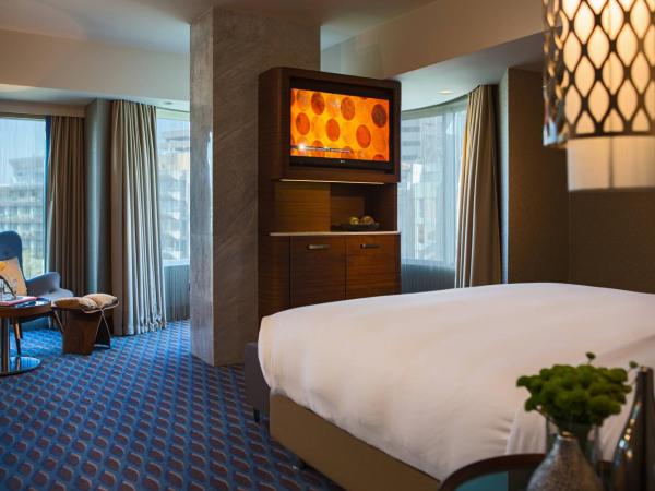 Renaissance Izmir Hotel : photo 1 de la chambre suite junior avec accès au salon exécutif - vue partielle sur mer