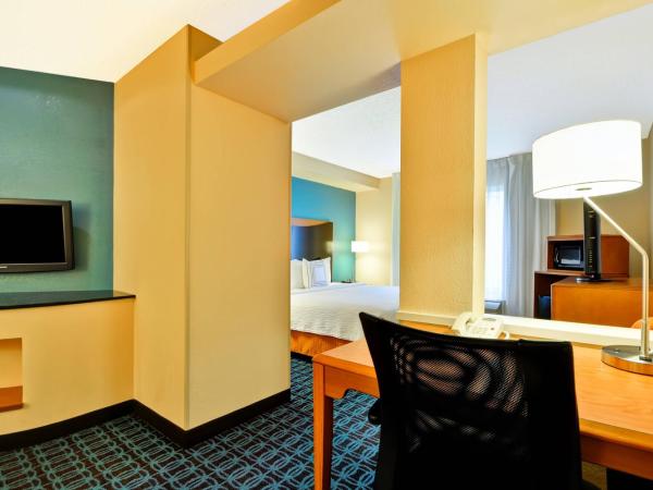 Fairfield Inn & Suites Dallas Medical/Market Center : photo 3 de la chambre suite 1 chambre lit king-size