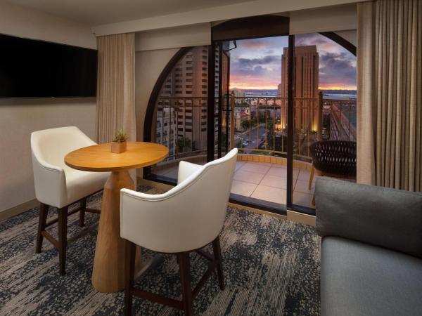 The Westin San Diego Gaslamp Quarter : photo 5 de la chambre suite junior avec 1 lit king-size et balcon - vue sur ville