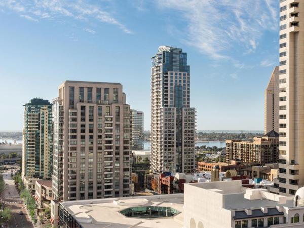 The Westin San Diego Gaslamp Quarter : photo 1 de la chambre suite junior avec 1 lit king-size et balcon - vue sur ville
