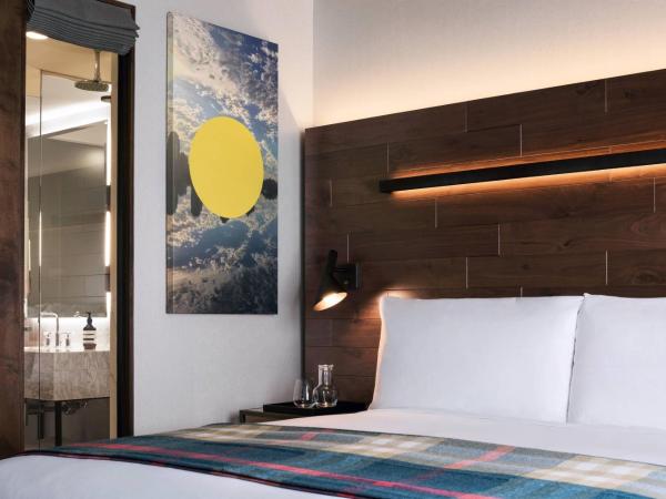 the DOUGLAS, Autograph Collection : photo 3 de la chambre chambre lit king-size