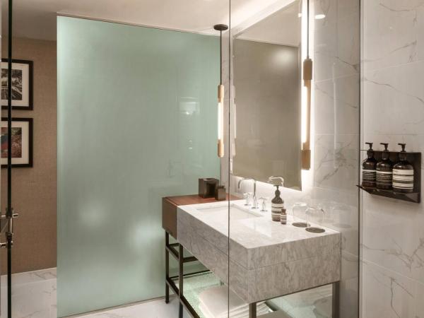 the DOUGLAS, Autograph Collection : photo 6 de la chambre chambre lit king-size