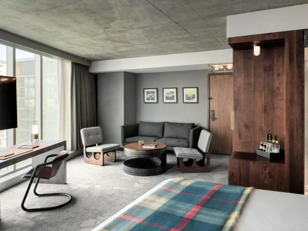 the DOUGLAS, Autograph Collection : photo 4 de la chambre suite junior