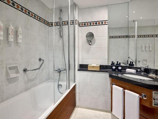 Leipzig Marriott Hotel : photo 3 de la chambre plan t more sustainable guest room, 1 king