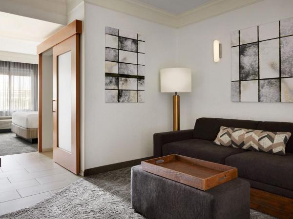 SpringHill Suites by Marriott San Antonio Downtown-Riverwalk Area : photo 1 de la chambre suite lit king-size