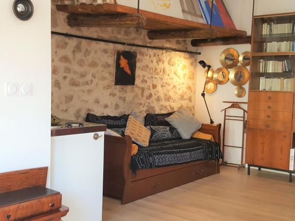 Little house with a large roof garden in the city center : photo 5 de la chambre chambre double ou lits jumeaux avec terrasse