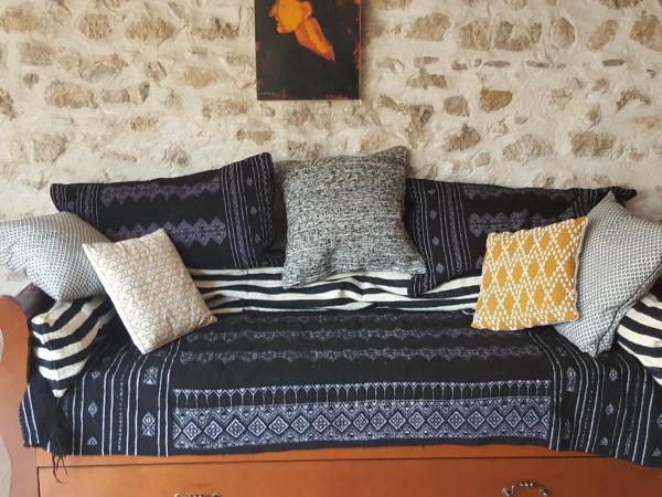 Little house with a large roof garden in the city center : photo 9 de la chambre chambre double ou lits jumeaux avec terrasse